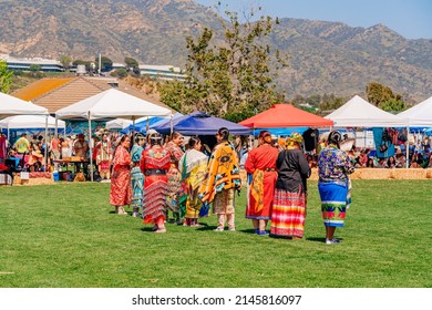 Malibu, California, USA - April 9, 2022. Powwow.  Native Americans Dressed In Full Regalia. Chumash Day Powwow And Intertribal Gathering.