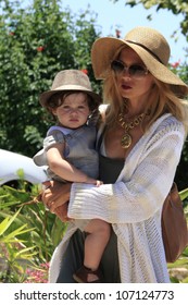 MALIBU - JUL 8: Rachel Zoe, Son Skyler Out For A Walk On July 8, 2012 In Malibu, California