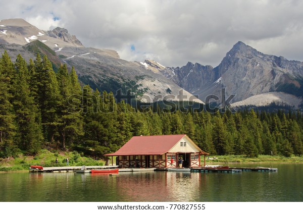 Maligne Lake Jasper National Park Stock Photo Edit Now 770827555