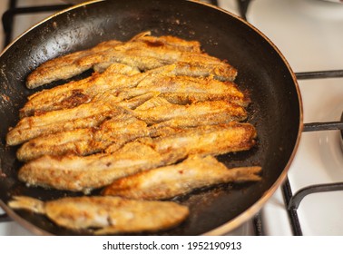 Mallotus Villosus - Marine Ray-finned Fish Of The Smelt Family, Capelin Fried In A Pan In Corn Flour, Simple Homemade Food Fried Fish, Simple Homemade Food Concept, Home Cooking