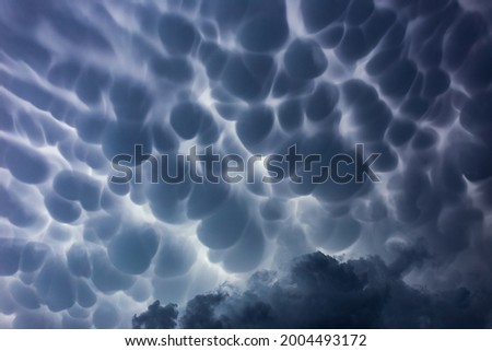 Mammatus storm clouds, bautiful storm cloud formation
