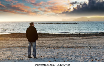 47,193 Man Alone On The Beach Images, Stock Photos & Vectors 