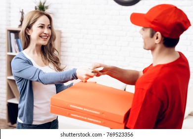 A man of Arab nationality works on the delivery of pizza. The girl ordered the delivery of pizza. Pizza deliveryman brought an order to the house.