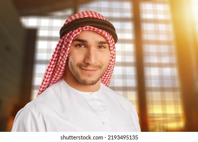 346 Qatari Man Dress Images, Stock Photos & Vectors | Shutterstock