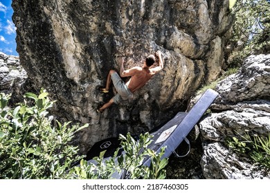 Man bouldering in Steiner town near Sella Pass