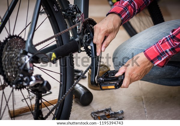 changing mountain bike pedals