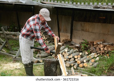 26,829 Chopping wood axe Images, Stock Photos & Vectors | Shutterstock