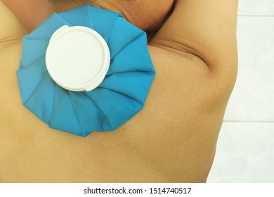 Man Compress Ice Bag  To The Neck, Relieving Pain.