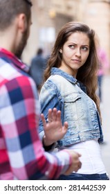  man does not succeed in getting acquainted with beautiful girl 