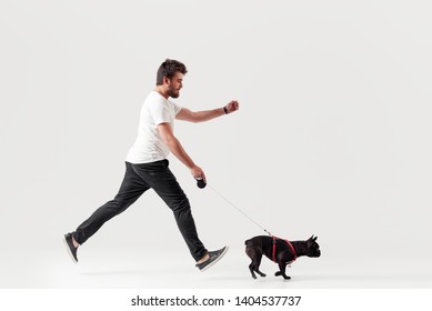 犬 散歩 男 若い」の画像、写真素材、ベクター画像  Shutterstock