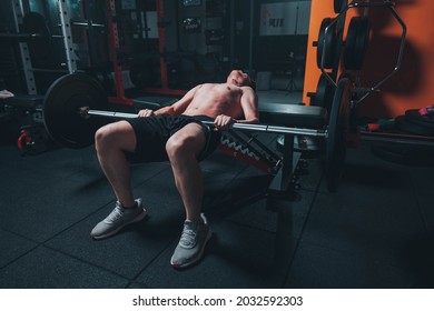 man doing hip thrust in a gym
