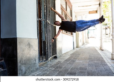 Man Doing Parkour City On 260nw 309272918 