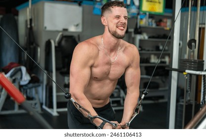 Man doing pull downs at the gym