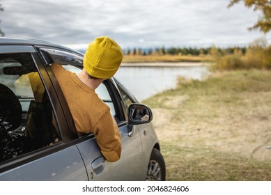 562 Man leaning out car window Images, Stock Photos & Vectors ...