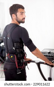 man exercise with ems stimulation