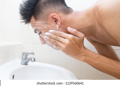 Man Face Wash With Foam 