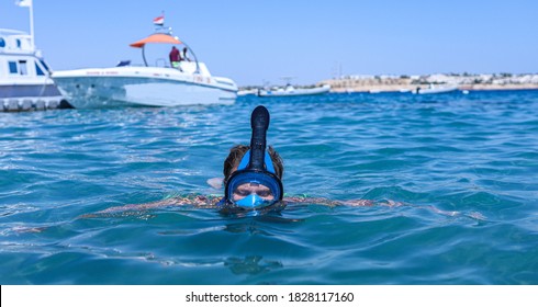 Download Full Face Snorkel Mask Images Stock Photos Vectors Shutterstock Yellowimages Mockups