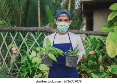 Man Garden Shop Owner Wear Face Mask Working Floral Shop