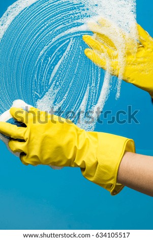 Man in gloves washes glass