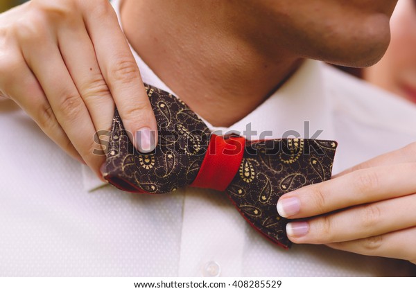 How to tie wrists with a necktie