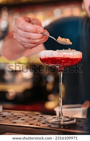 man hand bartender making cocktail in glass on the bar counter