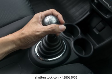 Man hand holding manual transmission 