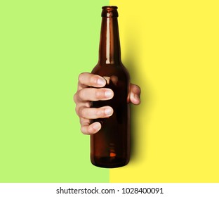 Man holding buttle beer