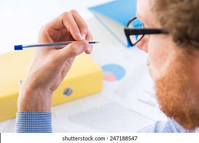 Man Holding A Pen With His Left Hand - Office