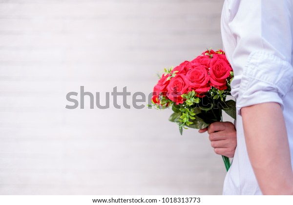 rose day surprise for girlfriend