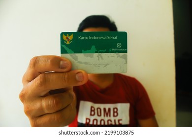  Of A Man Holds A Health Insurance Card. Sendawar City, September 6, 2022