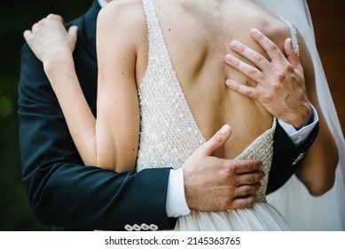 Man Hug Woman. The Bride And Groom Embracing On Wedding Ceremony Of The Outdoor In The Nature Backyard. Goosebumps Appeared On Body Of A Young Bride From Touch Man. Skin Texture. Close Up. Back View.