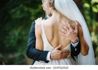 Man Hug Woman. The Bride And Groom Embracing On Wedding Ceremony Of The Outdoor In The Nature Backyard. Goosebumps Appeared On Body Of A Young Bride From Touch Man. Skin Texture. Close Up. Back View.