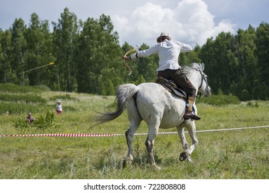 Man Hunter On Horse Takes Aim Stock Photo 722808808 | Shutterstock