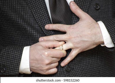 holding-men-husband-find-wife-cheatin-tgp-cute-girlfriends