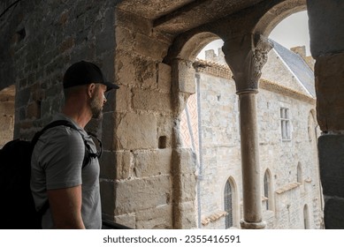 Man looking through the arch