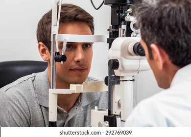 Man looking through the keratometer