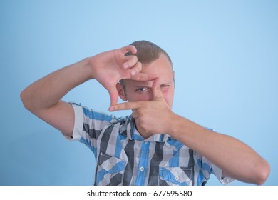 man making frame hand