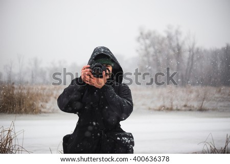 Similar – Foto Bild Ein Mann in winterbekleidung spielt Elefant und formt seine Arme zu einem Rüssel. Winter. Humor