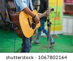 A man playing guiter