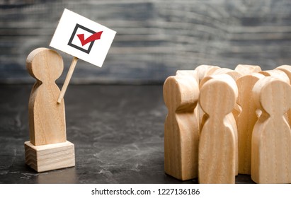 A Man With A Poster Agitates A Group Of People. Voters, The Political Process. Political Movement, Faction, Party. Agitation, Referendum, Poll. Voting In A Democratic Election. Selective Focus