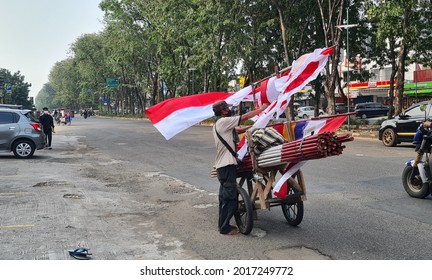 A man selling Indonesian Red and White flags with wheelbarrows. Jakarta, 31 July 2021.