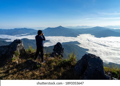 A man shooting photo on the mountain.