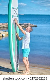 Man sideways to camera looking at rowing board