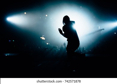 182,110 Singer on stage Stock Photos, Images & Photography | Shutterstock