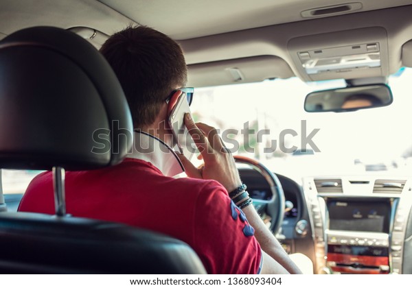 Man speak on the phone in
the car.