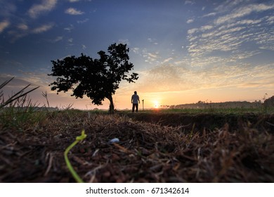 4,932 Standing under sunset Images, Stock Photos & Vectors | Shutterstock