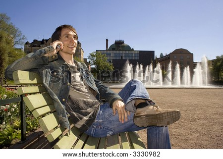 Man talking to a cellphone in a park