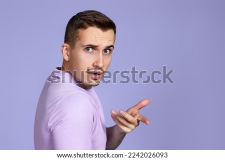 man in t-shirt asks a question and looking back over his shoulder