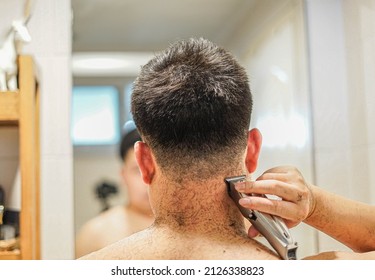 Man Using Electric Hair Clipper For Self Hair Cut.