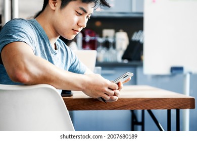 A man using a smartphone in a cafe